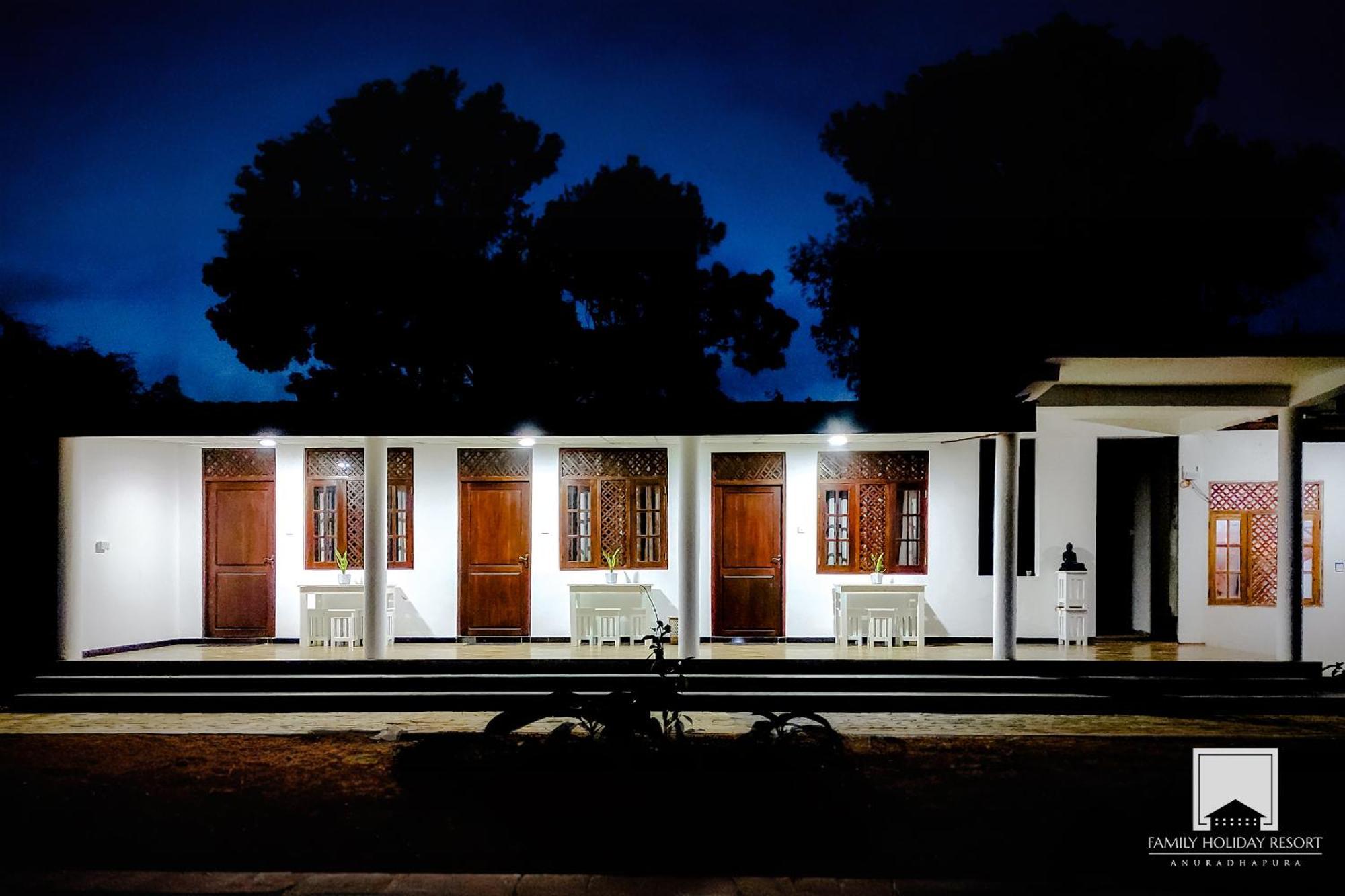 Family Holiday Resort Anuradhapura Exterior foto